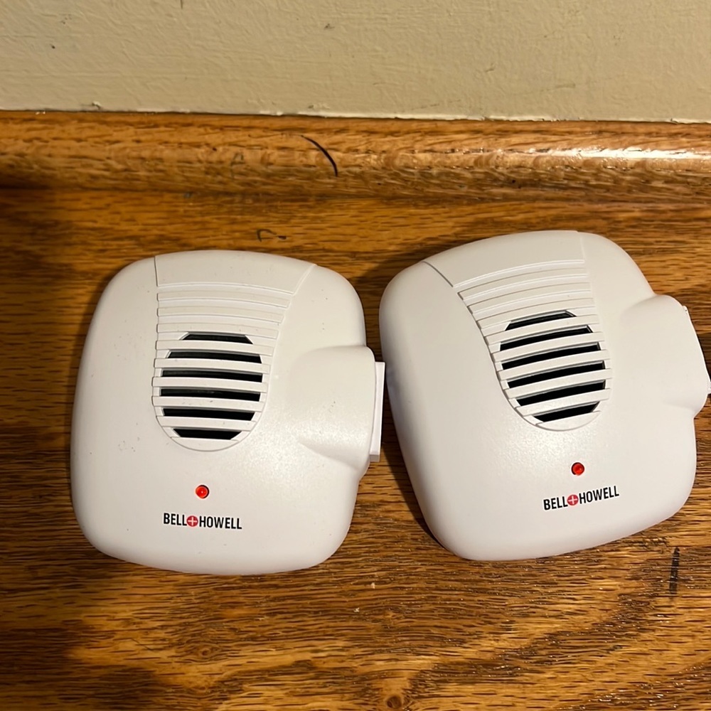 Bell & Howell Ultrasonic Pest Repeller - Picture 5 of 13